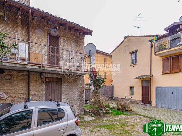 casa indipendente in vendita a Voghera