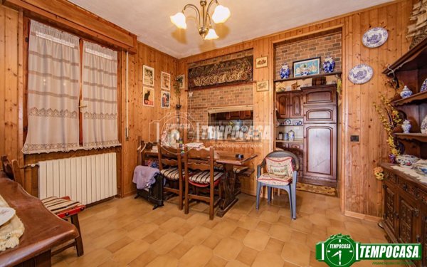 casa indipendente in vendita a Voghera in zona Oriolo