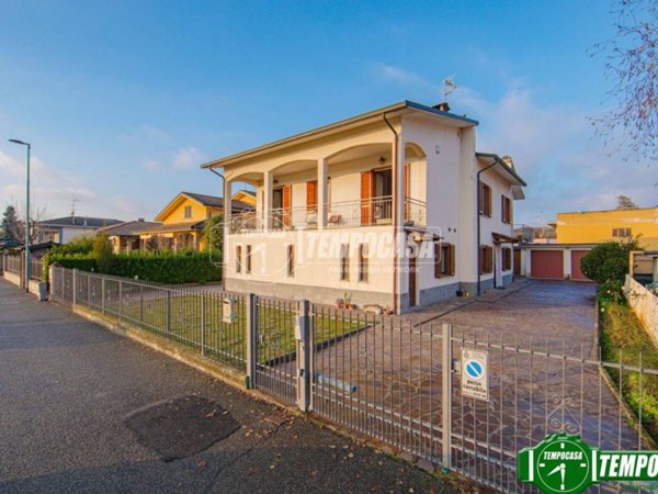 casa indipendente in vendita a Voghera