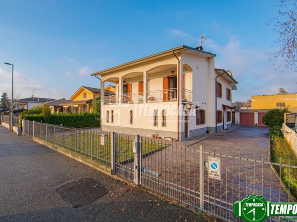 casa indipendente in vendita a Voghera