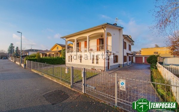 casa indipendente in vendita a Voghera