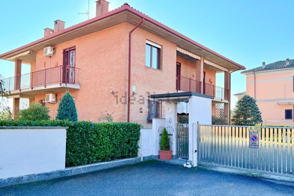 casa indipendente in vendita a Voghera