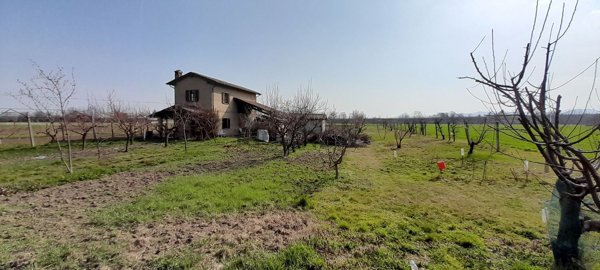 casa indipendente in vendita a Voghera