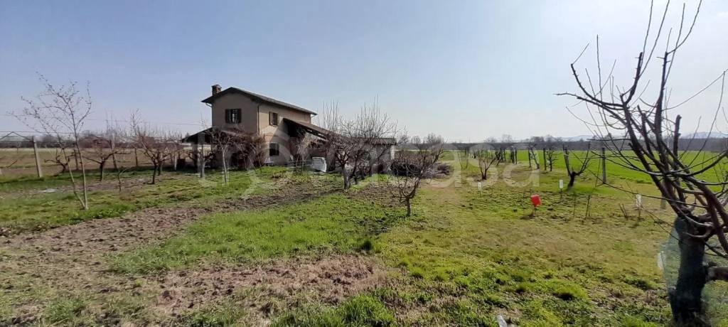 casa indipendente in vendita a Voghera