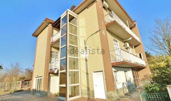 casa indipendente in vendita a Voghera