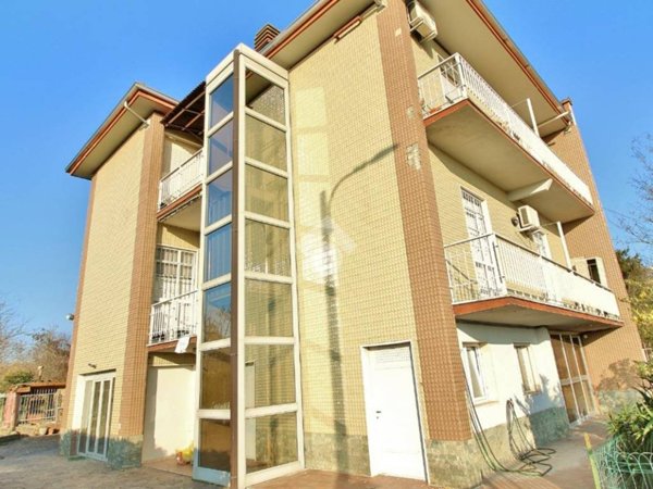 casa indipendente in vendita a Voghera