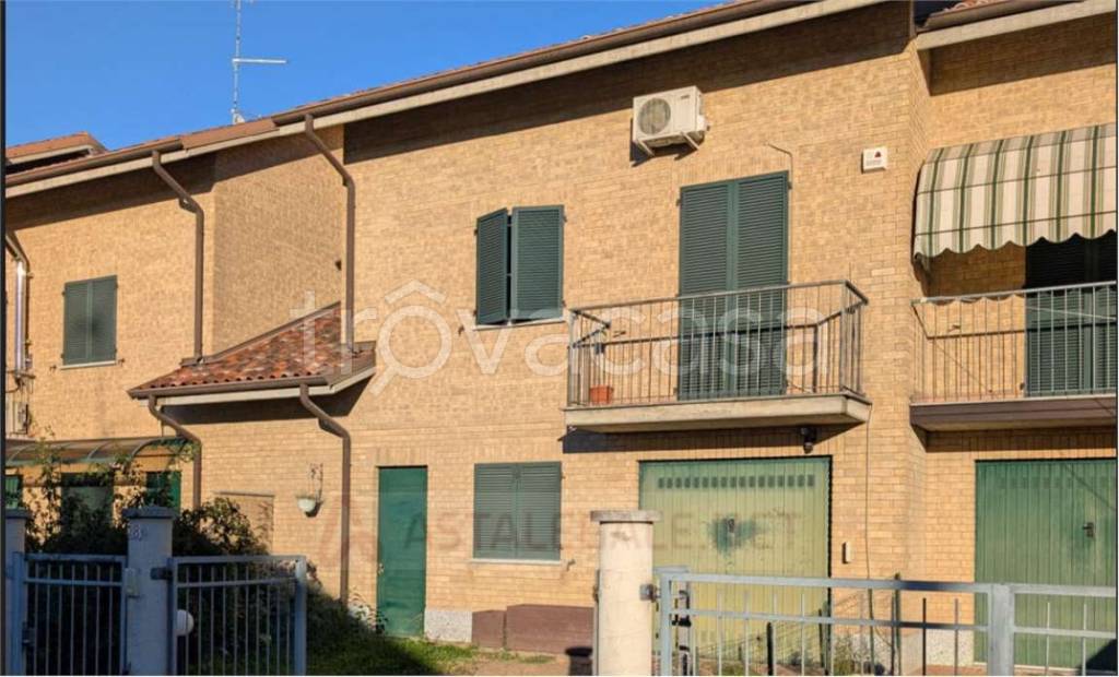 casa indipendente in vendita a Voghera