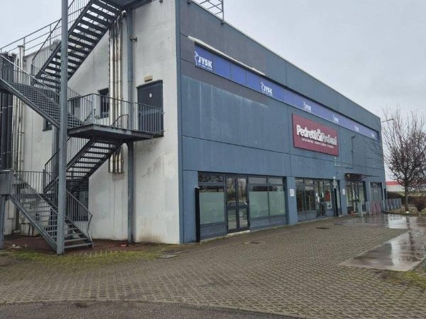 negozio in vendita a Voghera in zona Campoferro