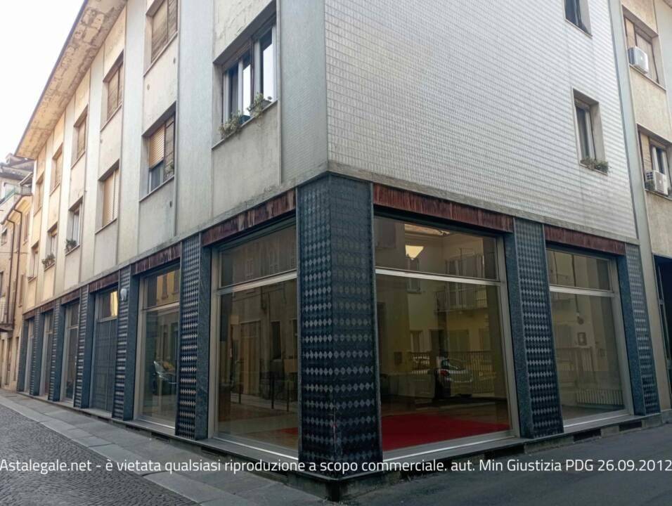 negozio in vendita a Voghera