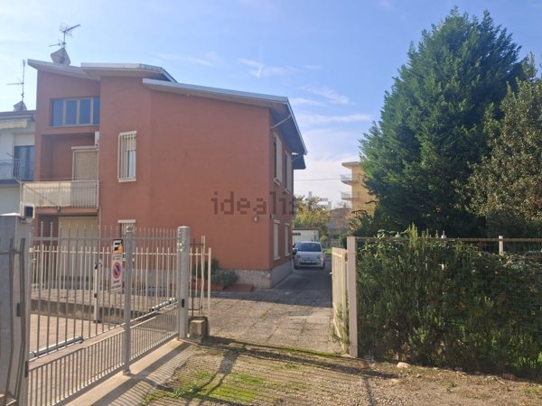 casa indipendente in vendita a Voghera