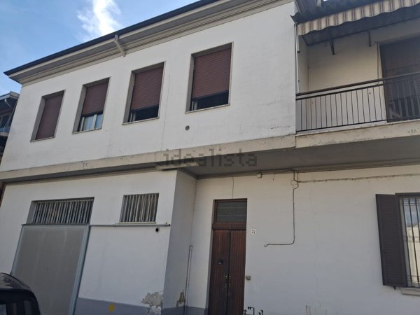casa indipendente in vendita a Voghera