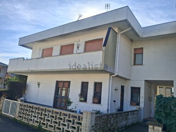 casa indipendente in vendita a Voghera