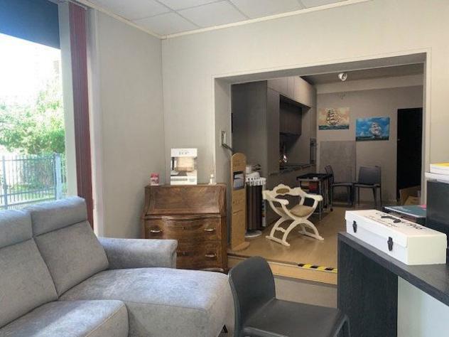 negozio in vendita a Voghera