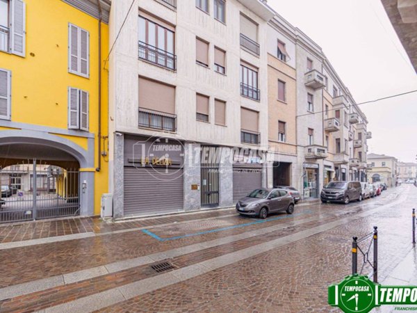 negozio in vendita a Voghera