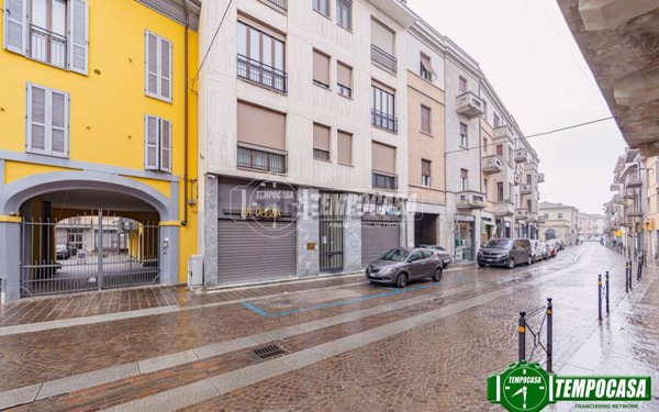 locale commerciale in vendita a Voghera