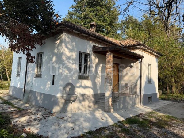 casa indipendente in vendita a Voghera