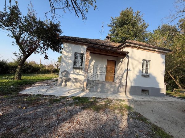 casa indipendente in vendita a Voghera