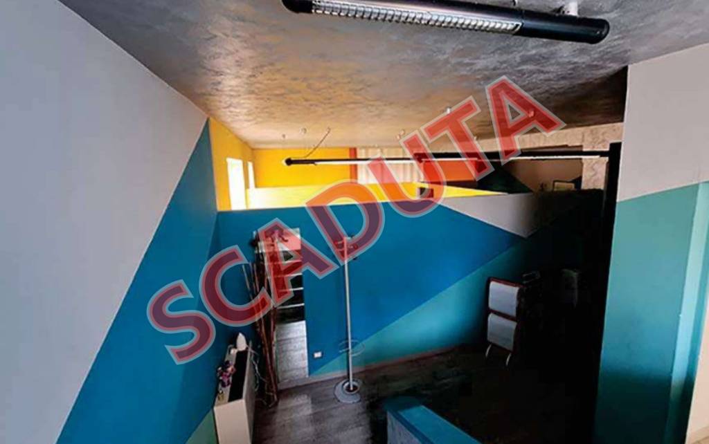 negozio in vendita a Voghera