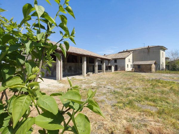casa indipendente in vendita a Voghera in zona Campoferro