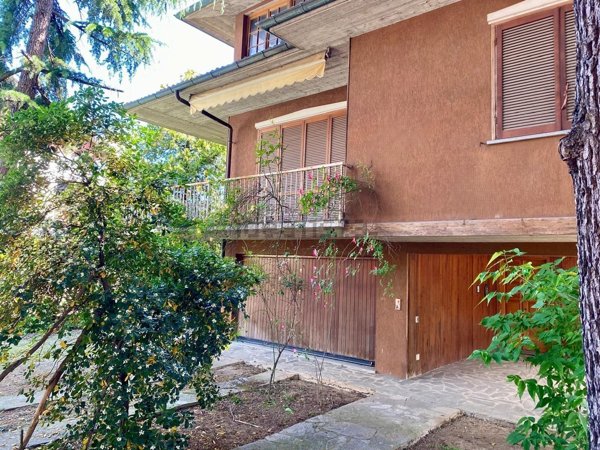 casa indipendente in vendita a Voghera