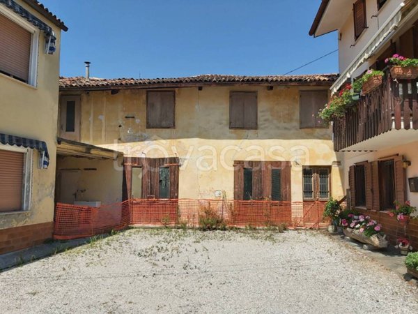 casa indipendente in vendita a Voghera