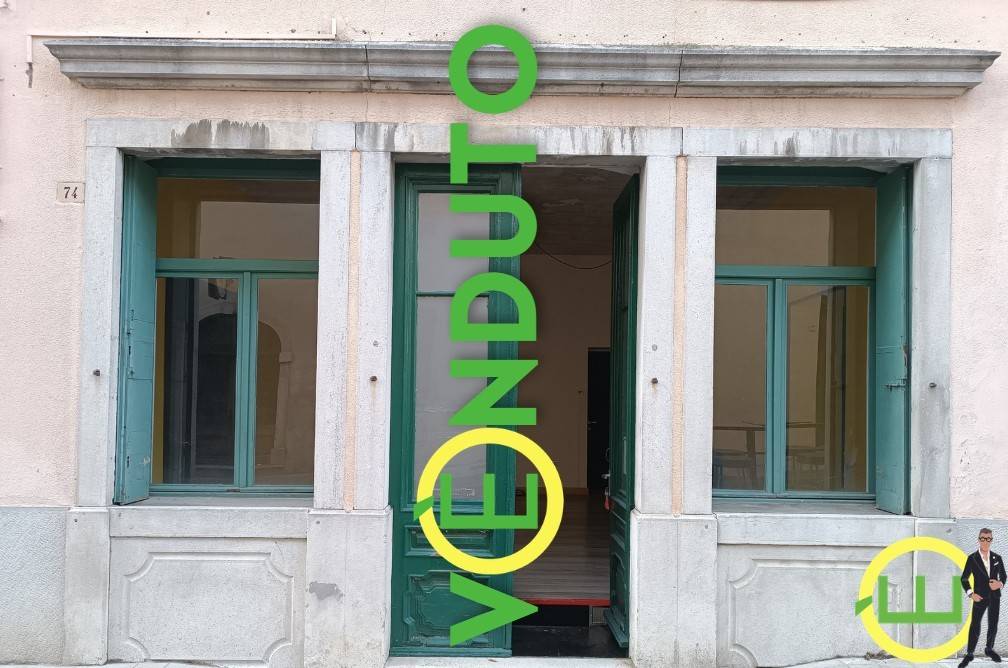 negozio in vendita a Voghera