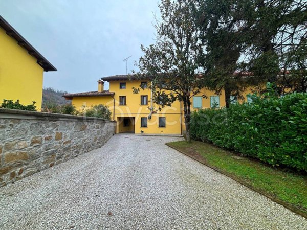 casa indipendente in vendita a Voghera