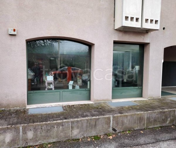 negozio in vendita a Voghera