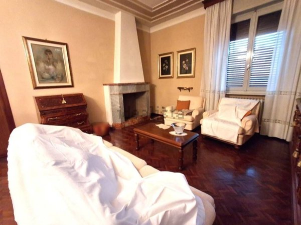 casa indipendente in vendita a Voghera