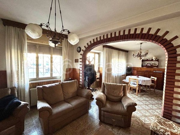 casa indipendente in vendita a Voghera