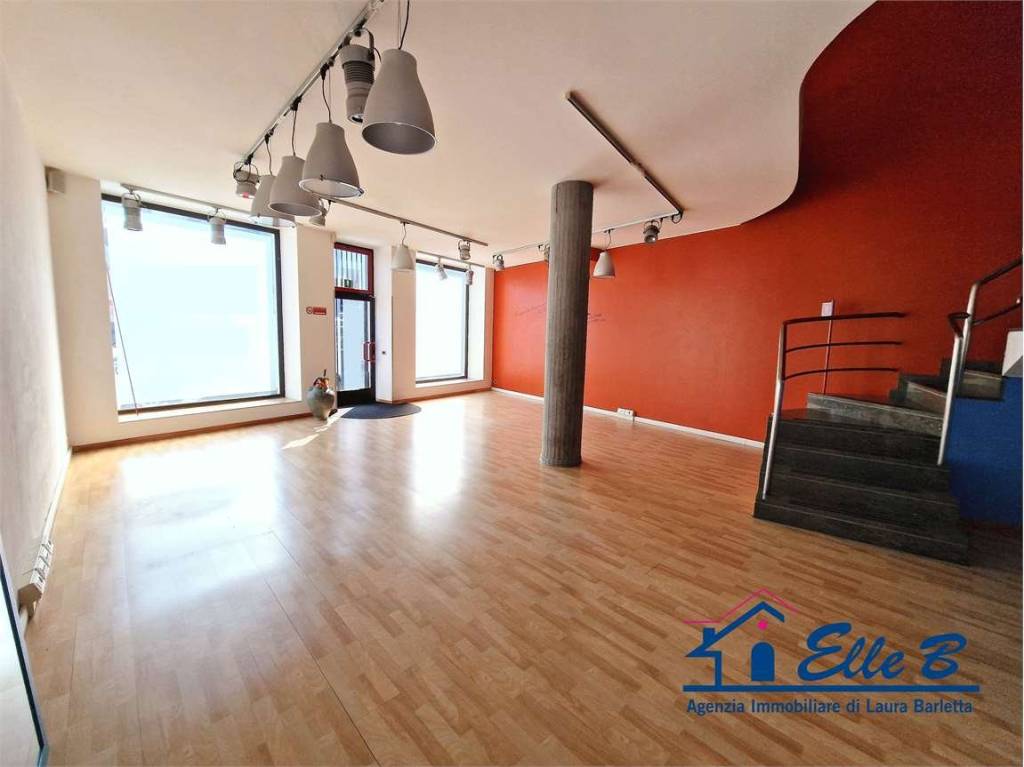 negozio in vendita a Voghera