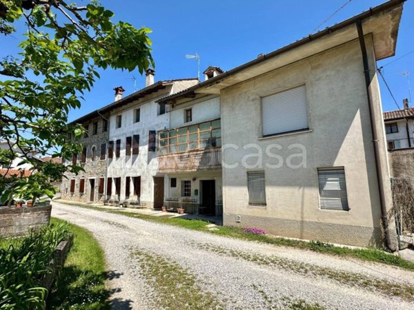 casa indipendente in vendita a Voghera