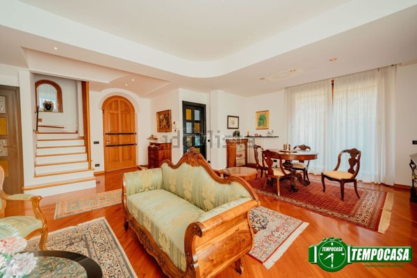 casa indipendente in vendita a Voghera