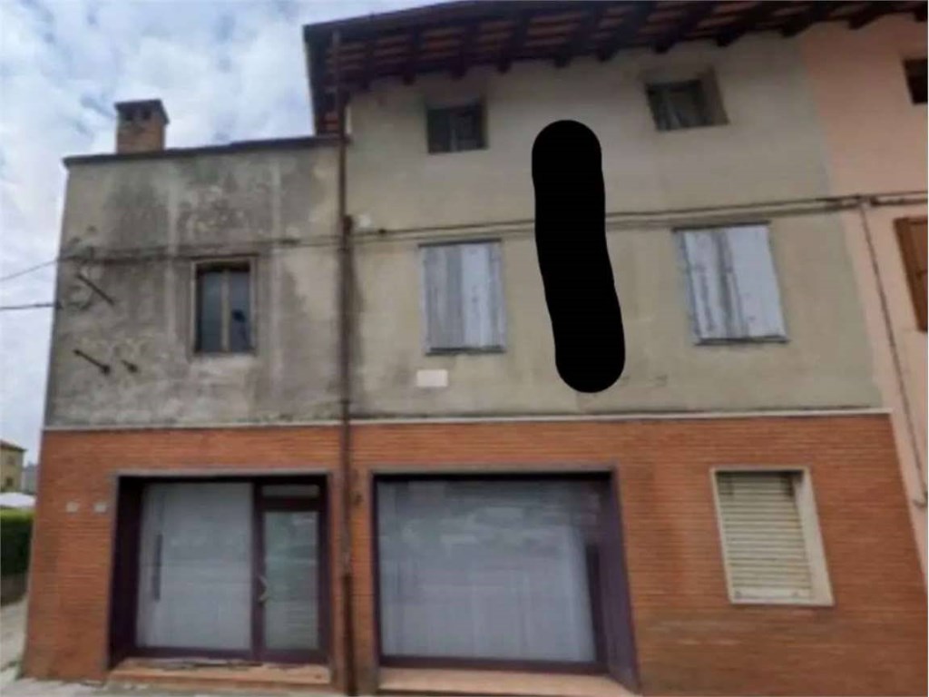 negozio in vendita a Voghera