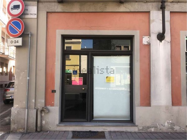 negozio in vendita a Voghera