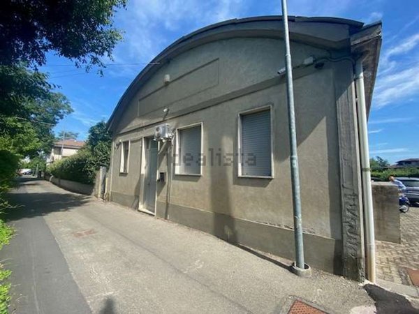 locale di sgombero in vendita a Voghera
