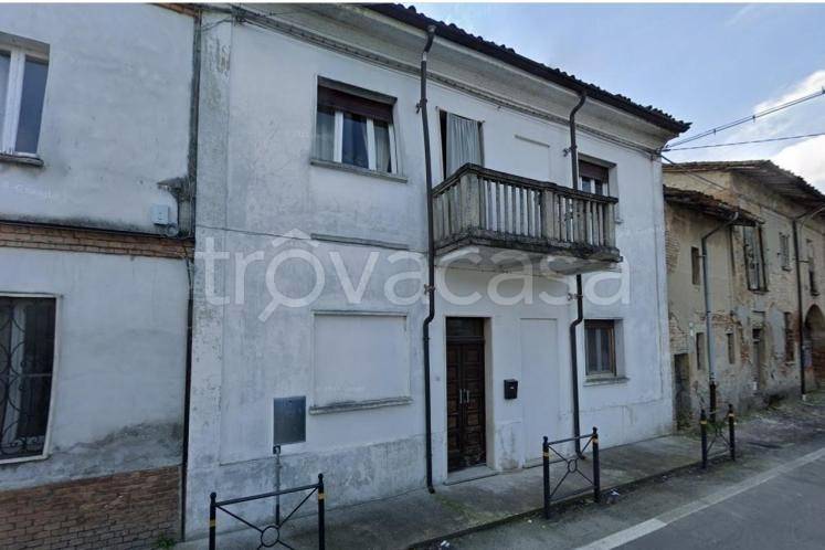 casa indipendente in vendita a Voghera