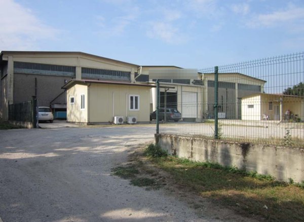 capannone in vendita a Voghera in zona Campoferro