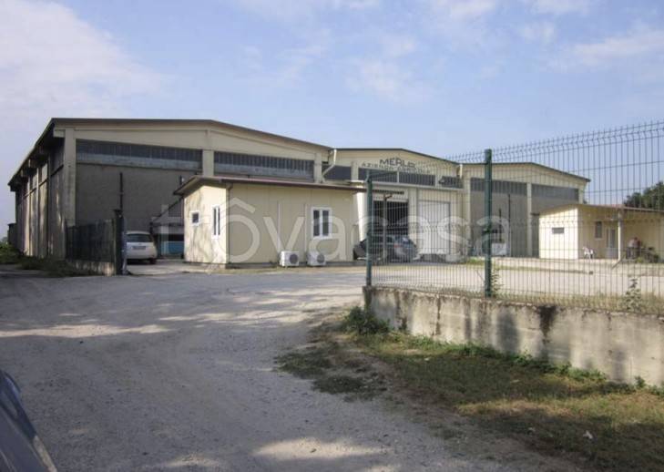 capannone in vendita a Voghera