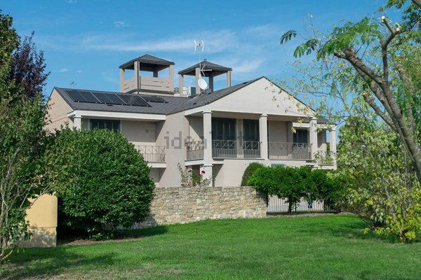 casa indipendente in vendita a Voghera