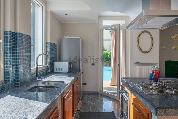 casa indipendente in vendita a Voghera