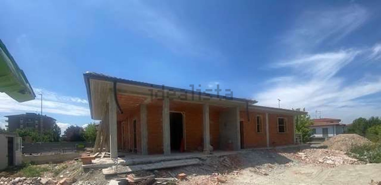 casa indipendente in vendita a Voghera