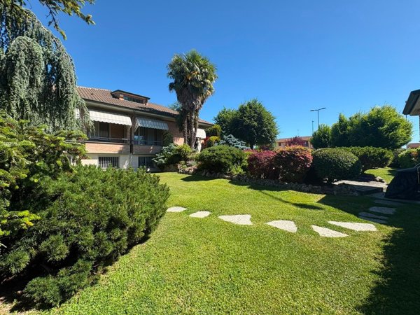 casa indipendente in vendita a Voghera