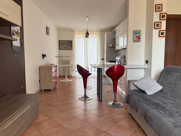 casa indipendente in vendita a Voghera