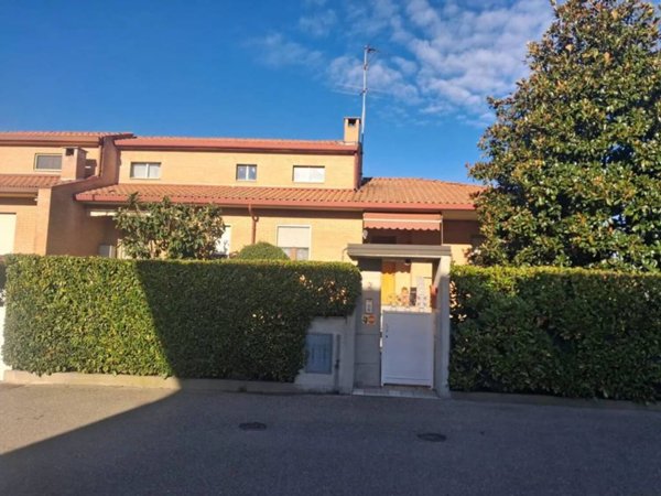 casa semindipendente in vendita a Voghera