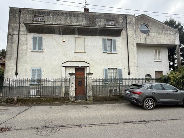 casa indipendente in vendita a Voghera