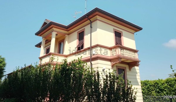 casa indipendente in vendita a Voghera