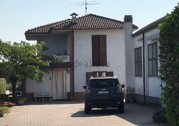 casa indipendente in vendita a Voghera