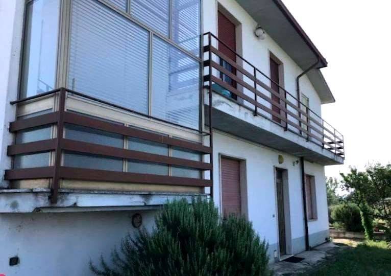 casa indipendente in vendita a Voghera