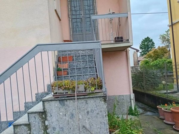 casa indipendente in vendita a Voghera in zona Oriolo